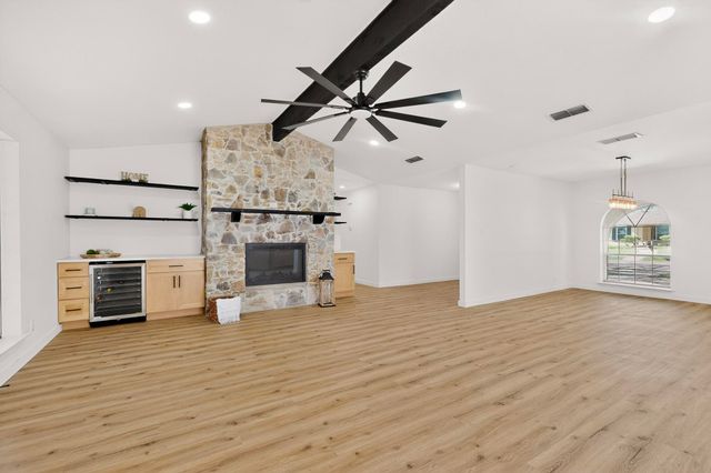 1100 Mount Vernon Street, Ennis, TX 75119