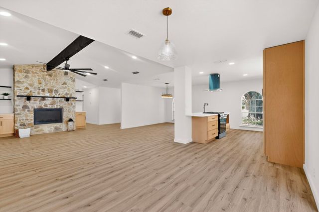 1100 Mount Vernon Street, Ennis, TX 75119