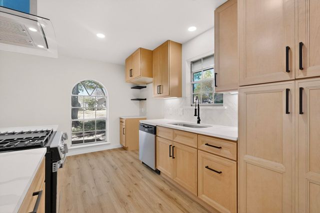 1100 Mount Vernon Street, Ennis, TX 75119