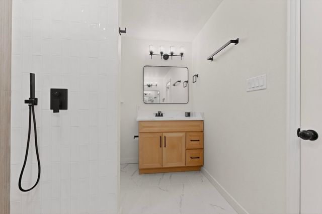 1100 Mount Vernon Street, Ennis, TX 75119