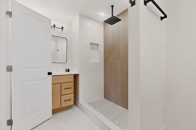 1100 Mount Vernon Street, Ennis, TX 75119