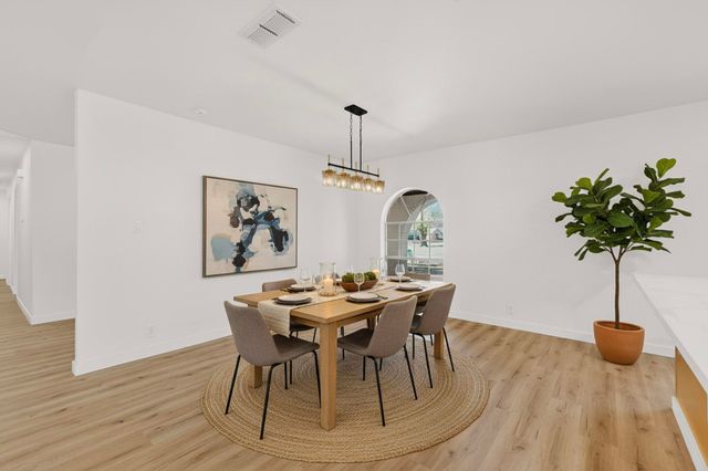 1100 Mount Vernon Street, Ennis, TX 75119