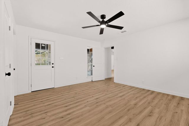 1100 Mount Vernon Street, Ennis, TX 75119