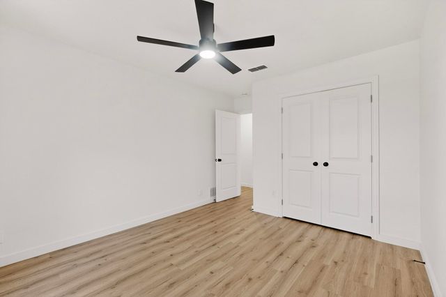 1100 Mount Vernon Street, Ennis, TX 75119