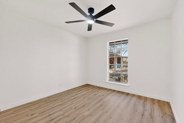 1100 Mount Vernon Street, Ennis, TX 75119