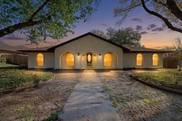 1100 Mount Vernon Street, Ennis, TX 75119