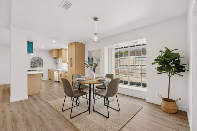 1100 Mount Vernon Street, Ennis, TX 75119