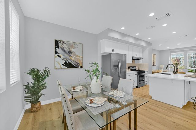 334 Circuit Way, Mountain View, CA 94043