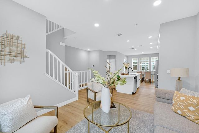 334 Circuit Way, Mountain View, CA 94043