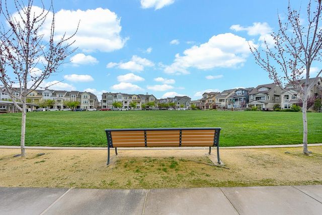 334 Circuit Way, Mountain View, CA 94043