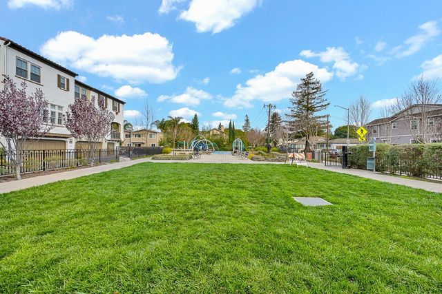334 Circuit Way, Mountain View, CA 94043