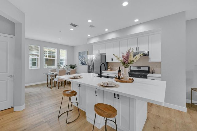 334 Circuit Way, Mountain View, CA 94043