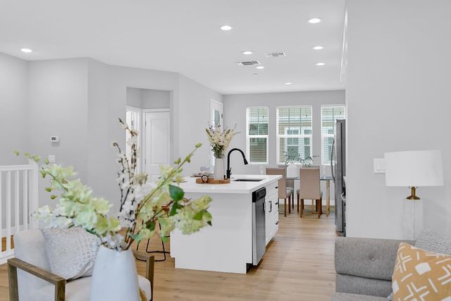 334 Circuit Way, Mountain View, CA 94043