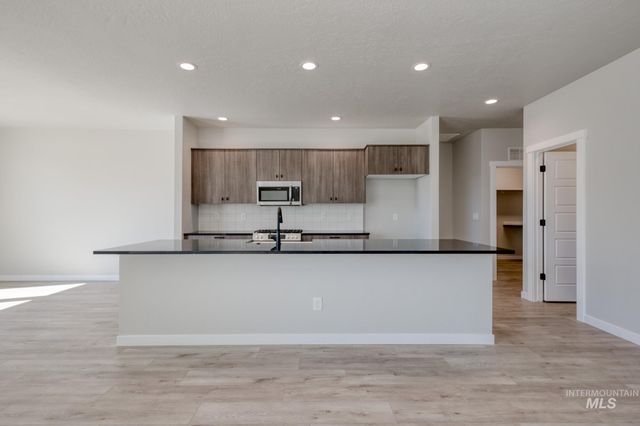 5261 E Grizzly St, Nampa, ID 83687