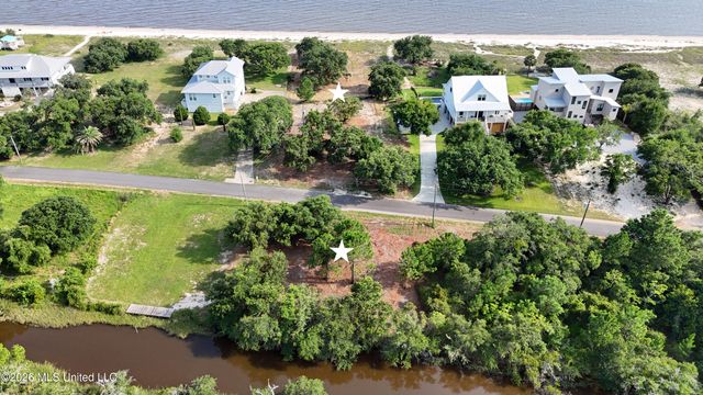 7205 Belle Fontaine Drive, Ocean Springs, MS 39564