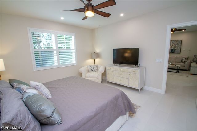 262 Indies Dr 101, Naples, FL 34114