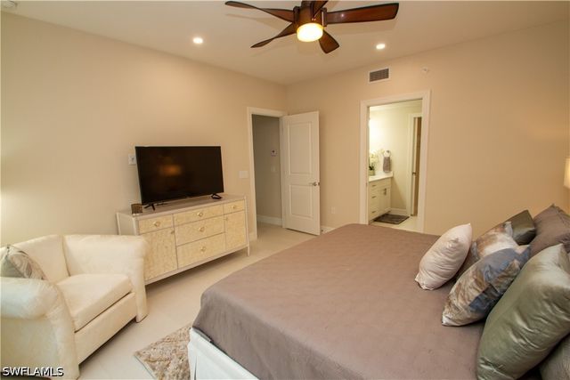 262 Indies Dr 101, Naples, FL 34114