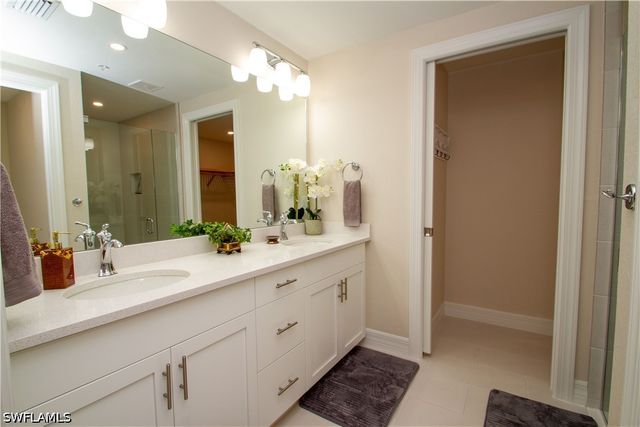 262 Indies Dr 101, Naples, FL 34114