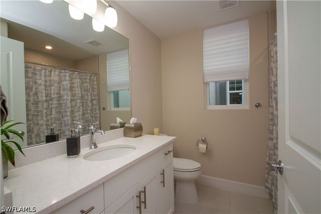 262 Indies Dr 101, Naples, FL 34114