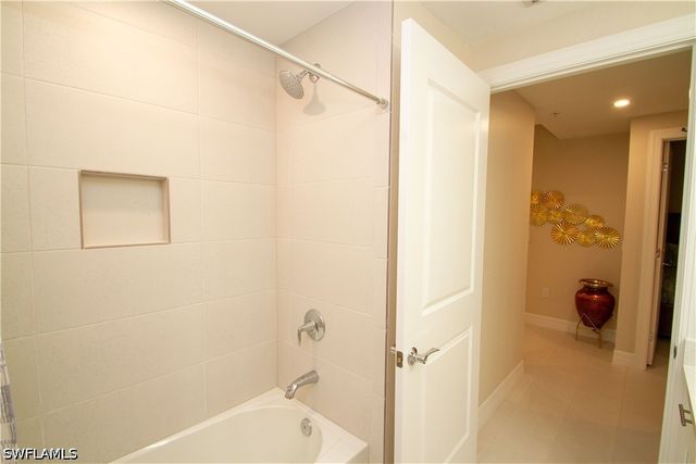 262 Indies Dr 101, Naples, FL 34114