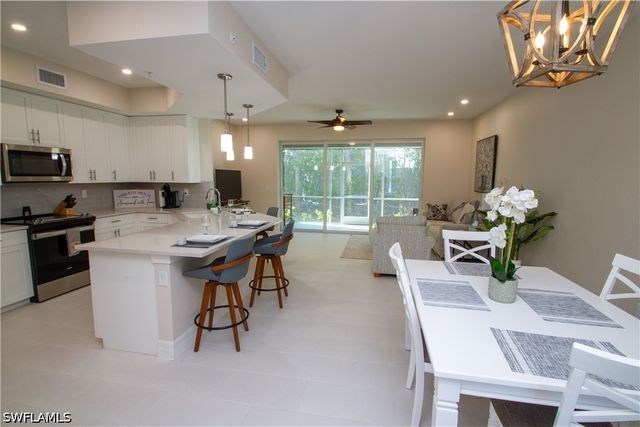 262 Indies Dr 101, Naples, FL 34114