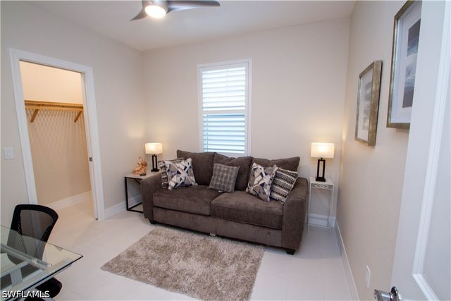 262 Indies Dr 101, Naples, FL 34114