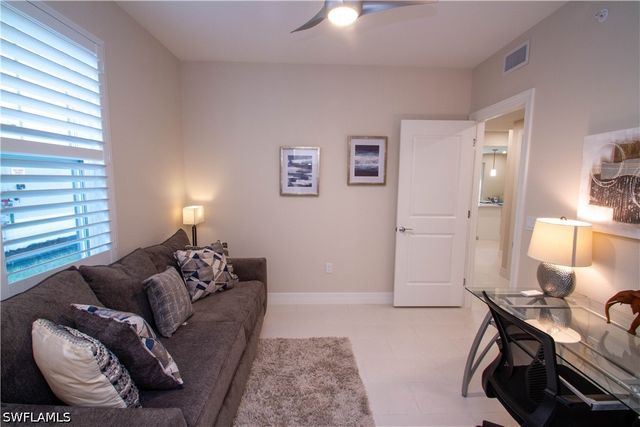 262 Indies Dr 101, Naples, FL 34114