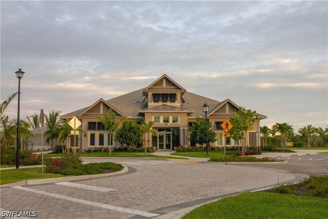 262 Indies Dr 101, Naples, FL 34114