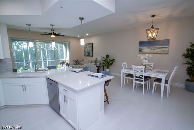 262 Indies Dr 101, Naples, FL 34114