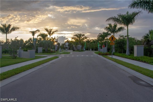 262 Indies Dr 101, Naples, FL 34114