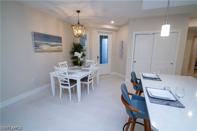 262 Indies Dr 101, Naples, FL 34114