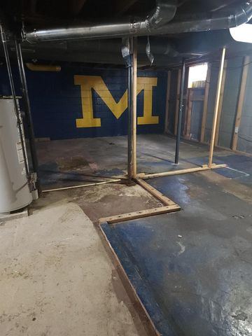 2421 15TH AVENUE, Menominee, MI 49858