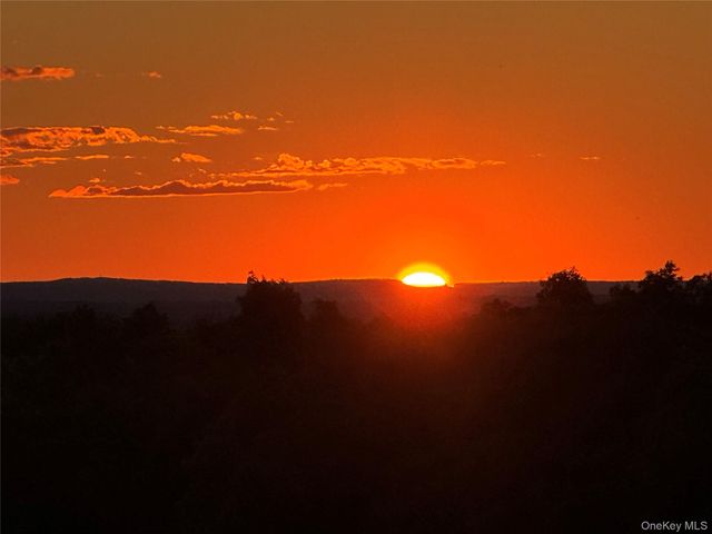 107 Moffat Road, Washingtonville, NY 10992