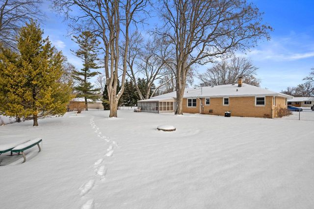 W152N5519 Beaver DRIVE, Menomonee Falls, WI 53051