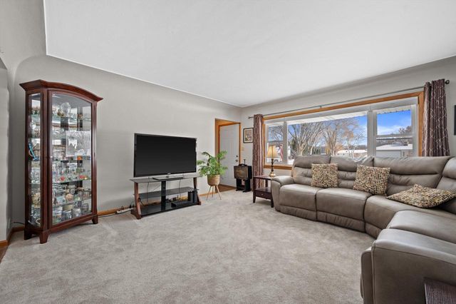 W152N5519 Beaver DRIVE, Menomonee Falls, WI 53051