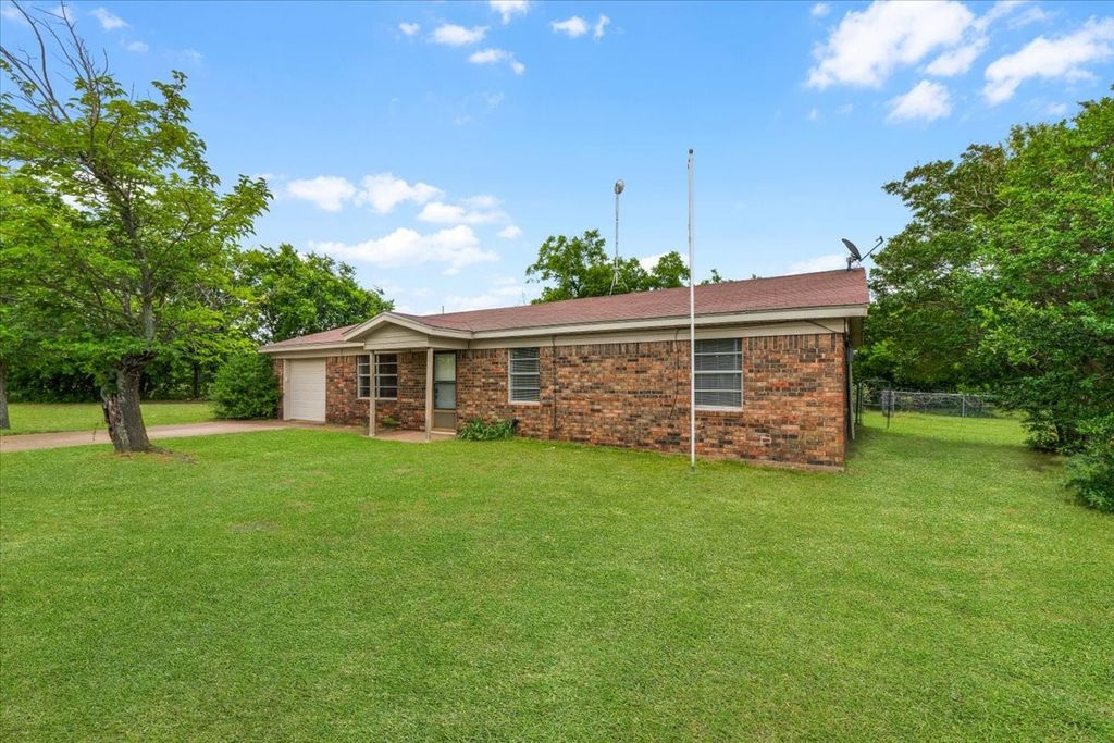 110 Lora Lane, Weatherford, TX 76088