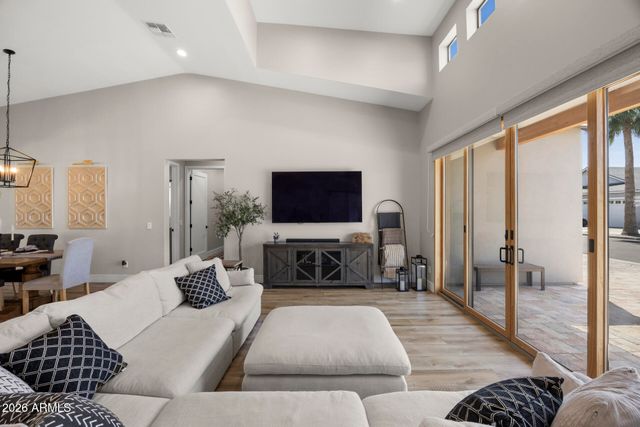 3927 N 13TH Place, Phoenix, AZ 85014