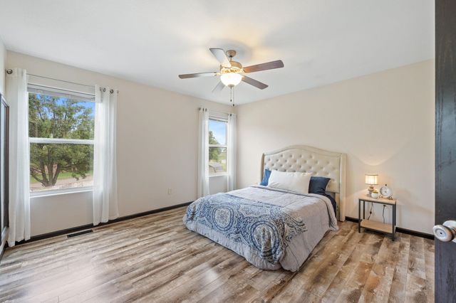 912 Sandalwood Cir, Augusta, KS 67010