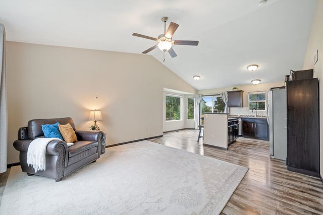 912 Sandalwood Cir, Augusta, KS 67010