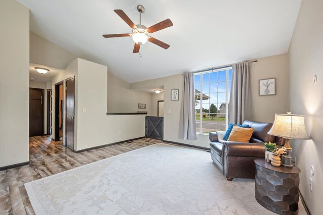 912 Sandalwood Cir, Augusta, KS 67010