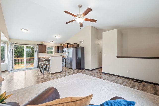 912 Sandalwood Cir, Augusta, KS 67010