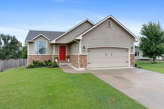 912 Sandalwood Cir, Augusta, KS 67010
