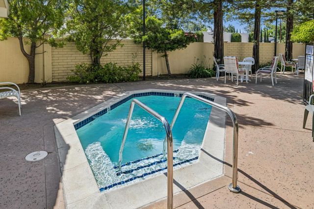 576 W Parr Avenue 32, Los Gatos, CA 95032
