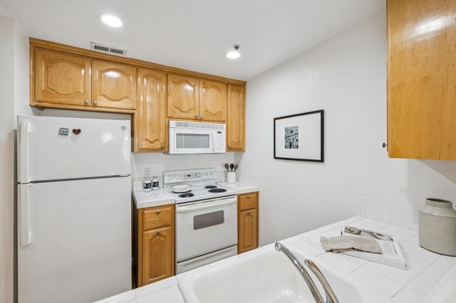 576 W Parr Avenue 32, Los Gatos, CA 95032