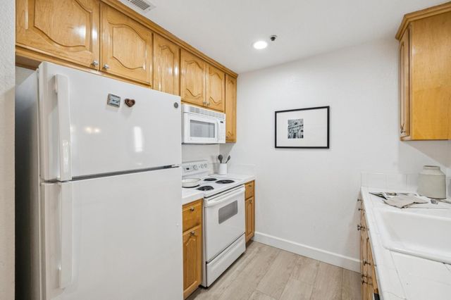 576 W Parr Avenue 32, Los Gatos, CA 95032
