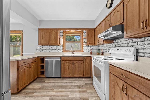 W238N6498 Elmwood AVENUE, Sussex, WI 53089