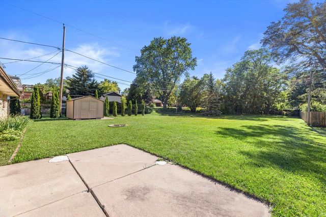 W238N6498 Elmwood AVENUE, Sussex, WI 53089