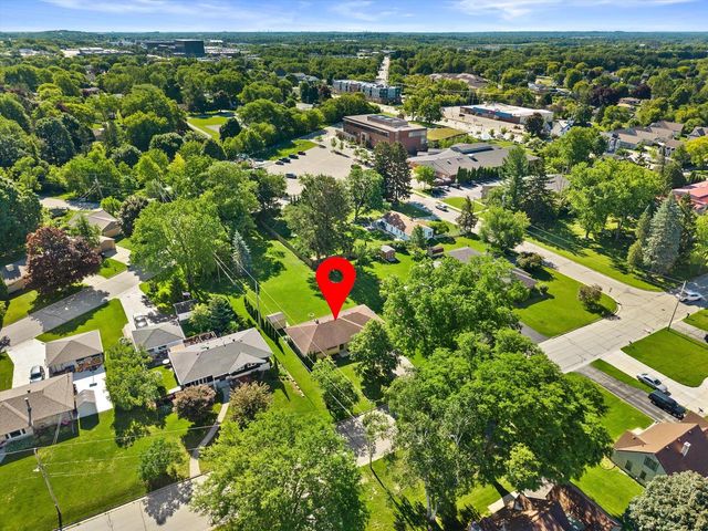 W238N6498 Elmwood AVENUE, Sussex, WI 53089