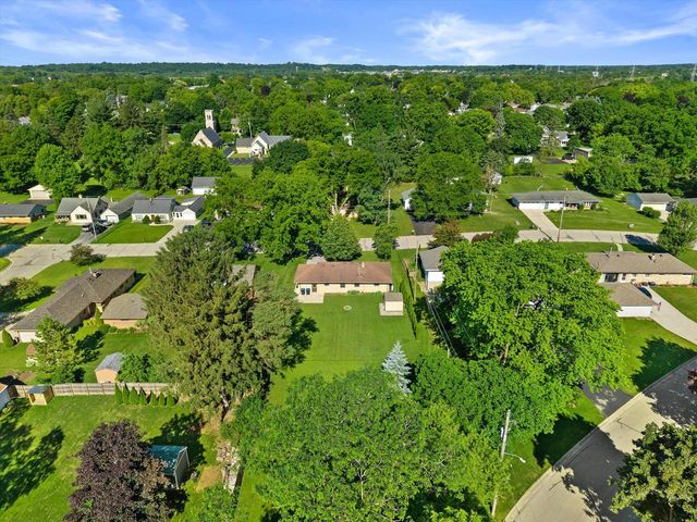 W238N6498 Elmwood AVENUE, Sussex, WI 53089