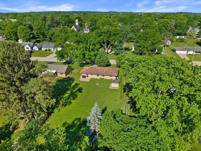 W238N6498 Elmwood AVENUE, Sussex, WI 53089